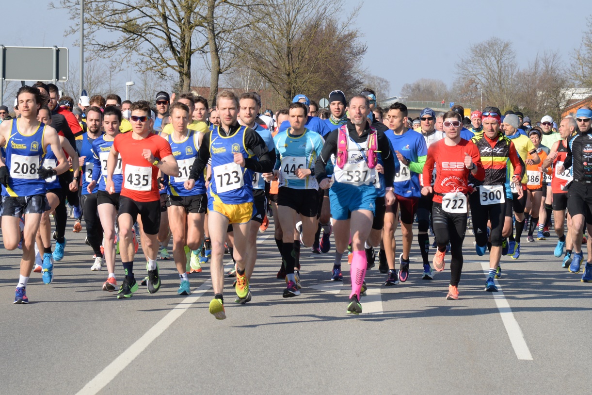 Maria Brand und Tobias Schreindl gewinnen beim Deggendorfer Halbmarathon